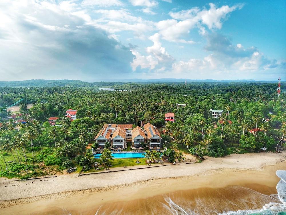 Sri Sharavi Beach Villas & Spa - With 43 Metre Saltwater Infinity Pool Mirissa Exterior foto